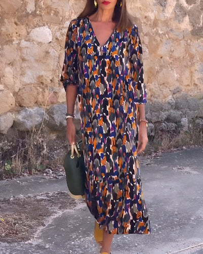 VIOLETTA | Lange V-hals Jurk met Retro Motief en Elegante Comfort voor Elk Moment