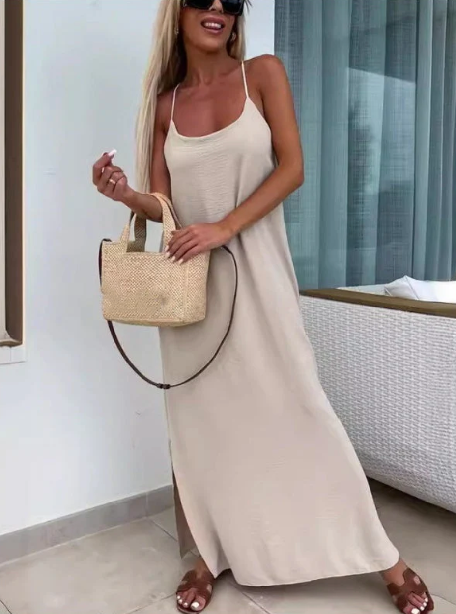 NOMI™ - Lange jurk met dunne schouderbandjes