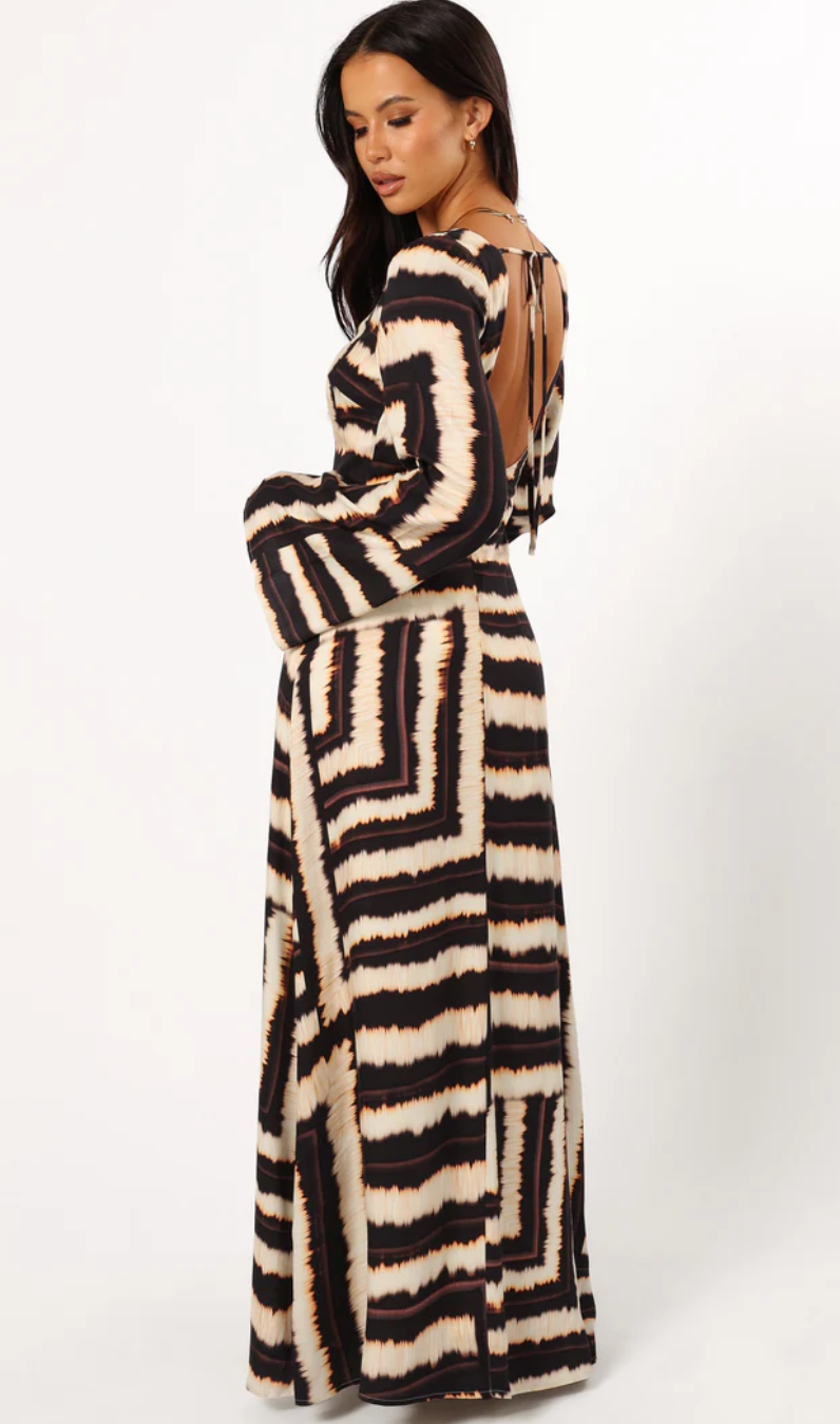 NOMI™ - Lange jurk – Zachte elegantie die je laat stralen