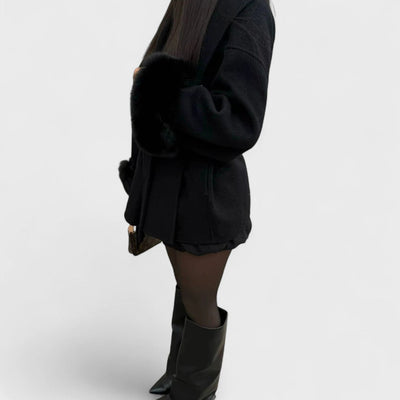 Woolcat – Elegante jas met details in ecologisch bont