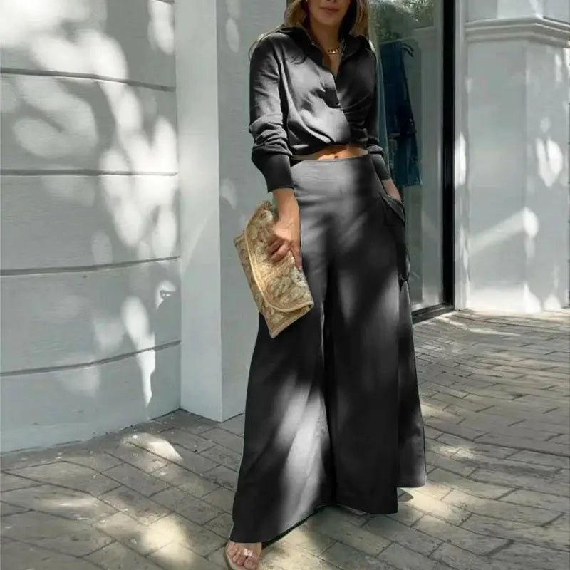 Zomeroutfit met geknoopte blouse en hoge taille palazzo broek