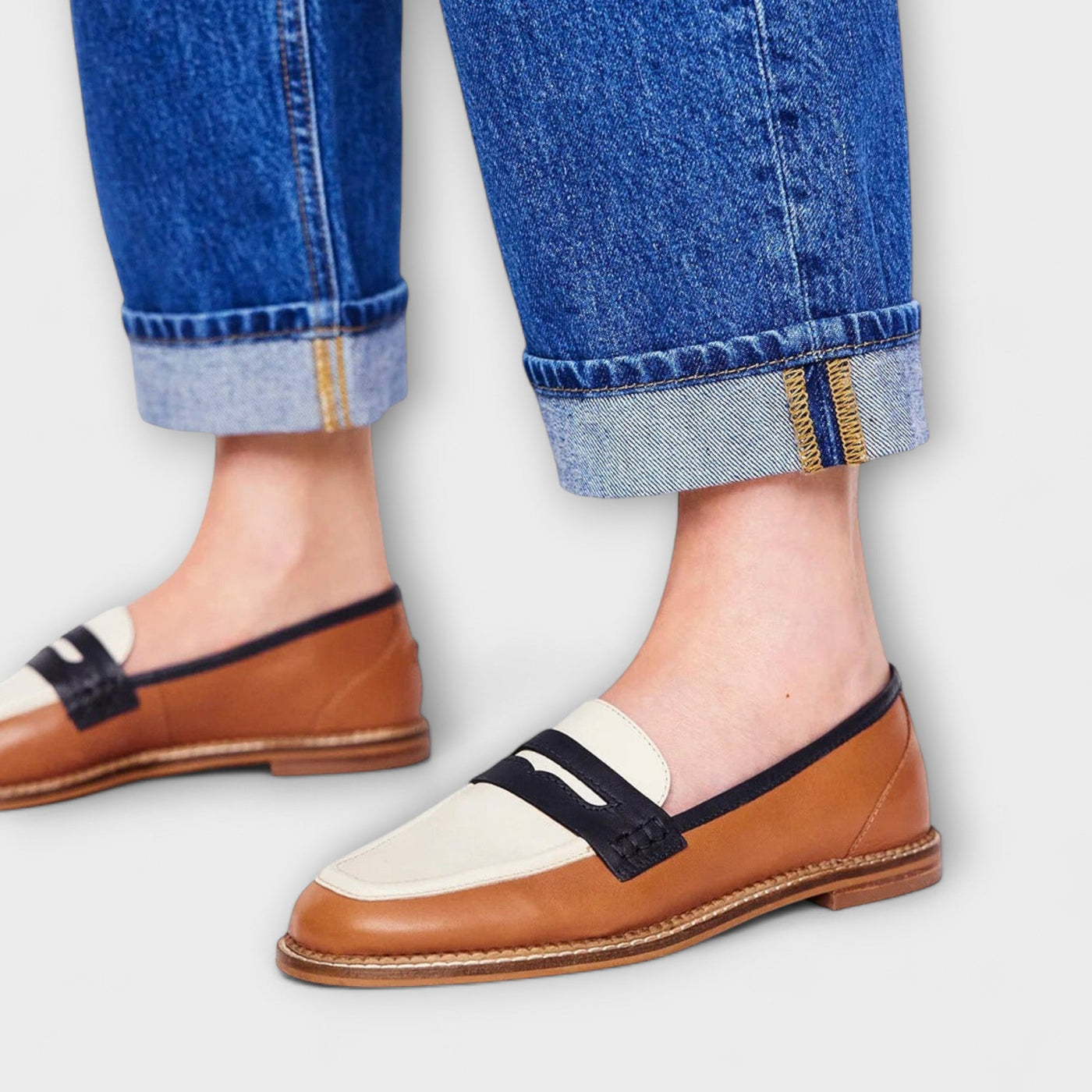 Oceane – Bruine Mocassins met Ronde Neus en Blokkleuren Design