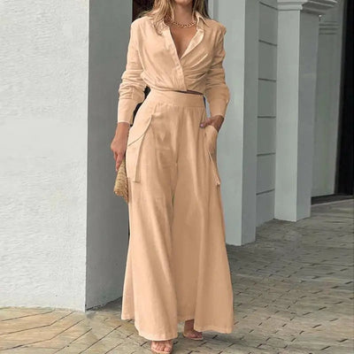 Zomeroutfit met geknoopte blouse en hoge taille palazzo broek