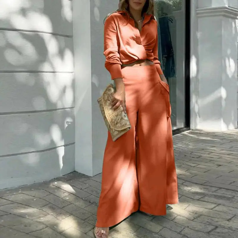 Zomeroutfit met geknoopte blouse en hoge taille palazzo broek